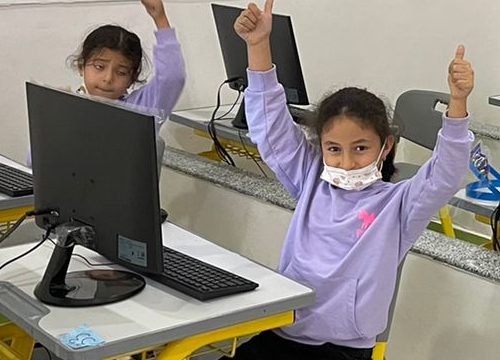 PYP4 using their mouse skills to draw the lamp