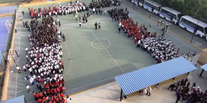 Grade 1 students are celebrating the victories of 6th of October in the computer lab.